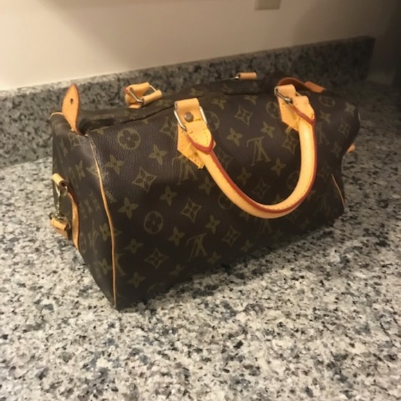 Louis Vuitton Handbags - Louis Vitton Speedy w Lock, Key, Strap Classic